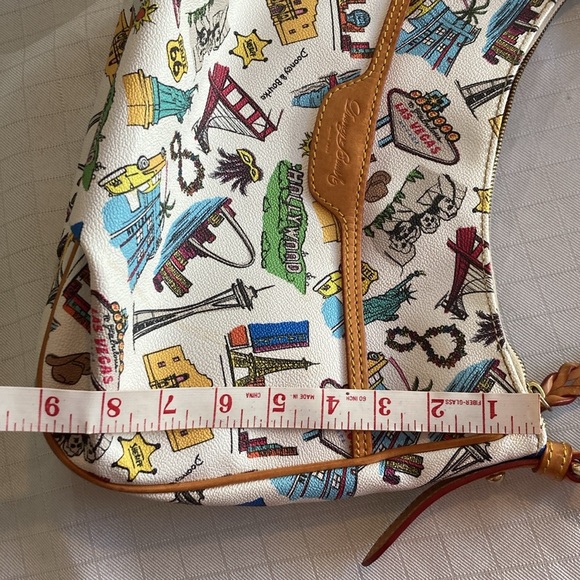 Dooney Bourke Americana landscapes purse gateway arch, Las Vegas landmarks - Picture 12 of 16